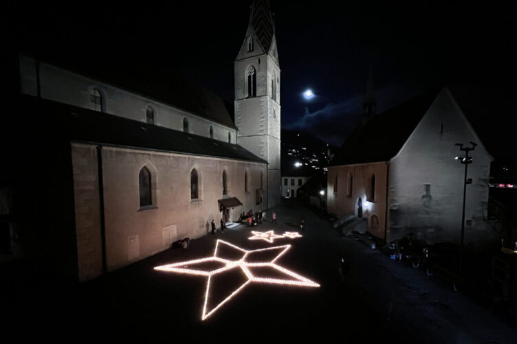 «Eine Million Sterne»: Ein leuchtendes Kerzenmeer auf dem Badener Kirchplatz