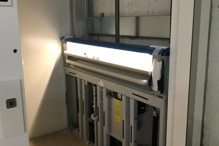 Lieferung und Einbau des Liftes - Pfarreien Wettingen